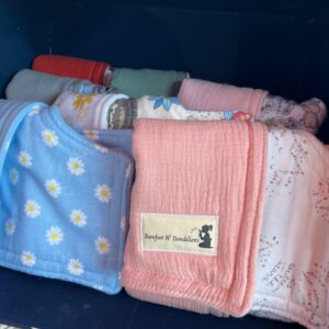 Baby burp cloths in organic cotton, Flannel, and Terry Cloth Full coverage